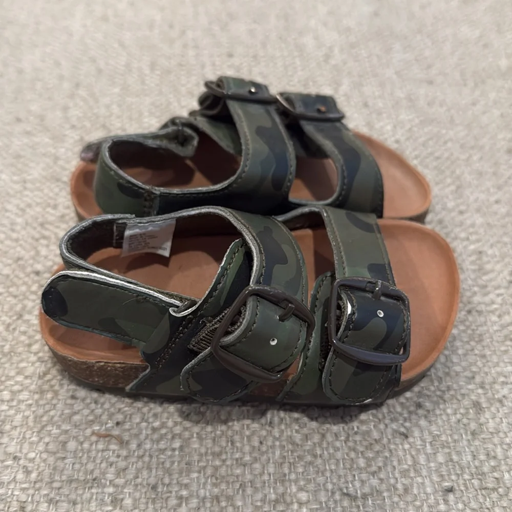 babyGap Baby Boy Green Camo Two Strap Velcro Walking Sandals Size 5 6